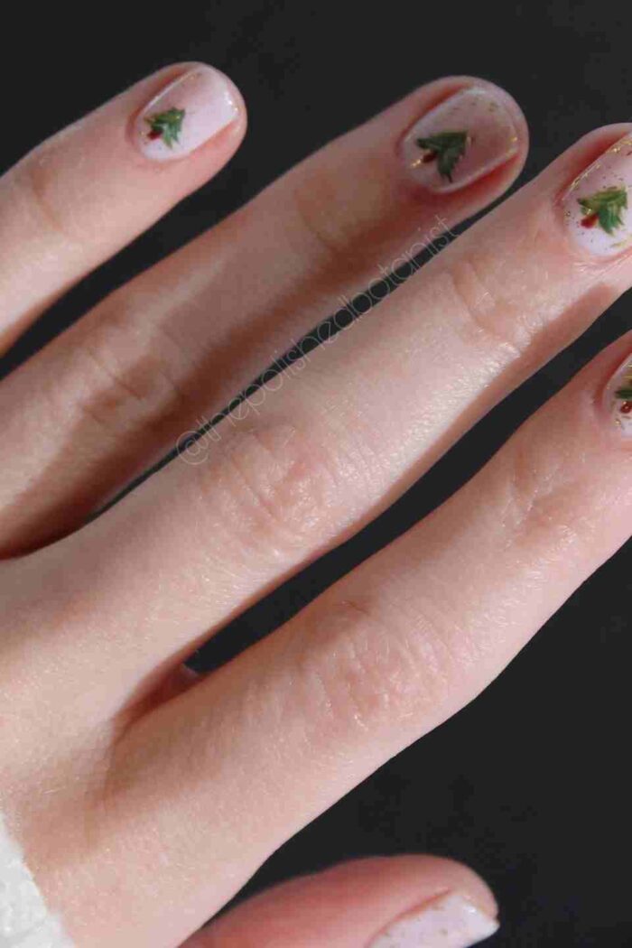 23+ Trendy Christmas Tree Nails Ideas